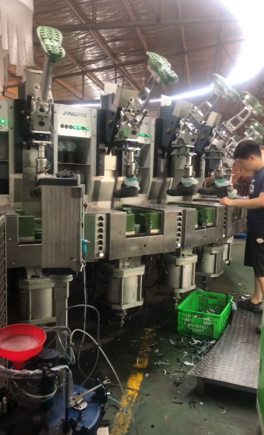 Derniers blogs de l'entreprise sur Présentation d'une machine pour la fabrication de chaussures de travail