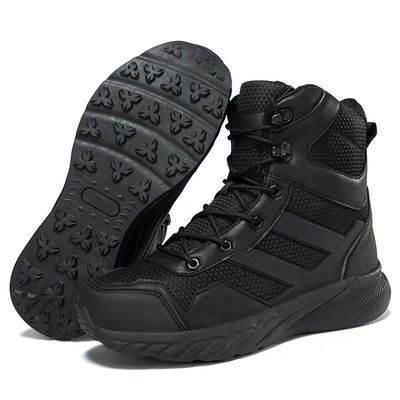 Des bottes de randonnée tactiques, résistantes au glissement, et des bottes de sauvetage.