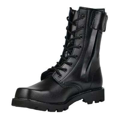 Des bottes militaires en cuir noir et durables